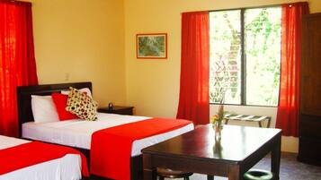 3 chambres, fer et planche à repasser, accès Internet, draps fournis