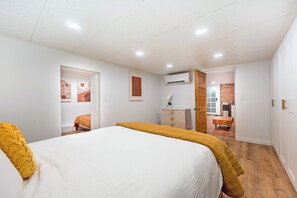 2 bedrooms, iron/ironing board, WiFi, bed sheets - Cute/Cozy Basement Apartment in Old Denver’s Hip Cheeseman Park neighborhood! (Denver)