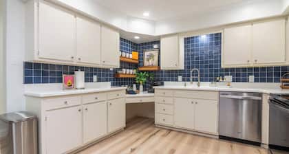 Perfect blend of style and serenity in this 3-br, 2-bath bungalow guest house.