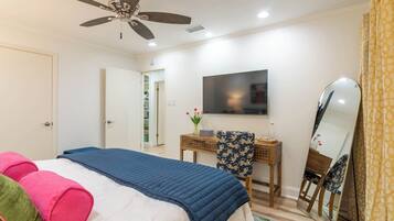 3 bedrooms, desk, iron/ironing board, travel crib