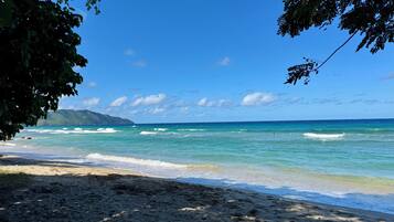Beach nearby, sun-loungers, beach towels