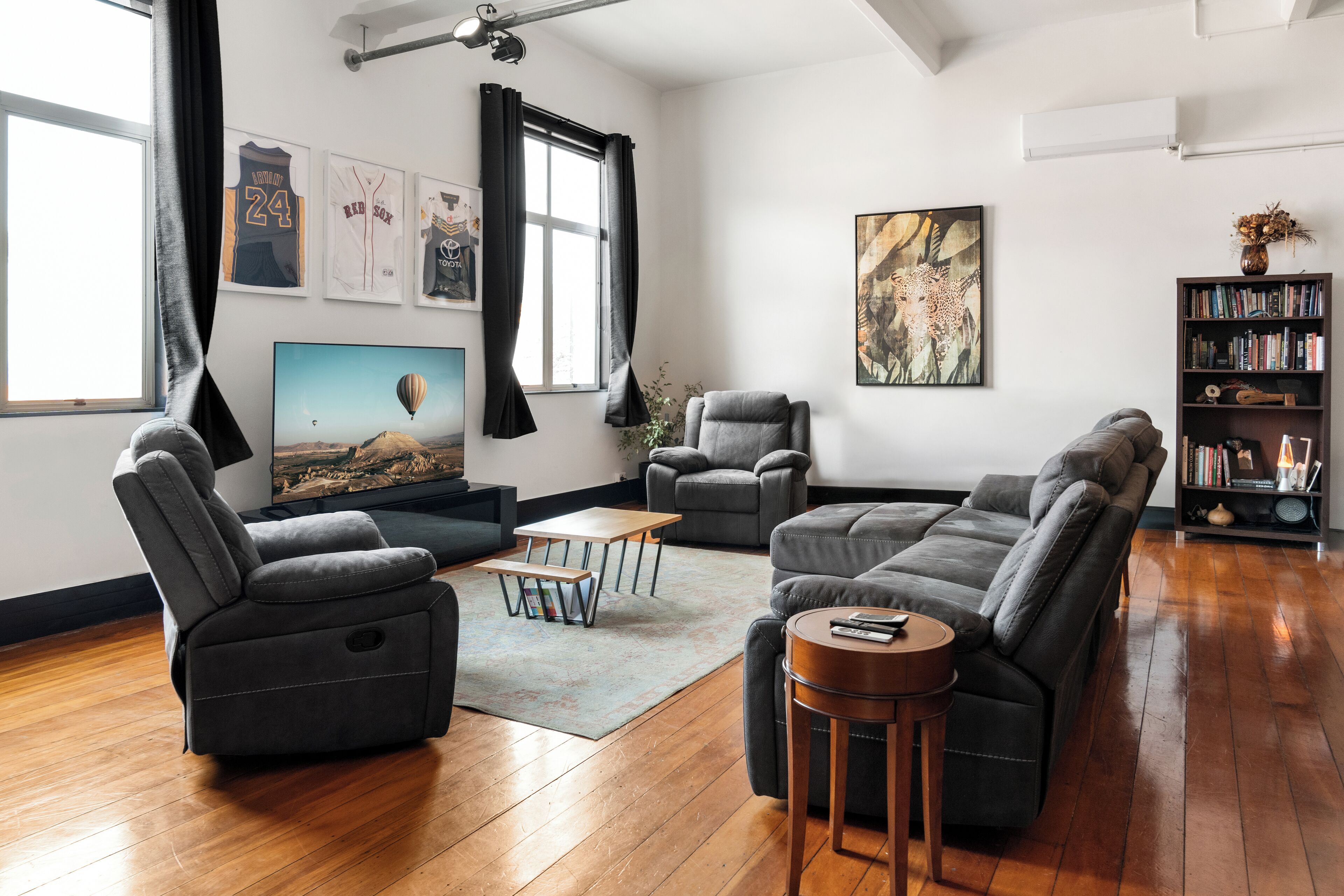 Smart TV, ping pong, books, music library