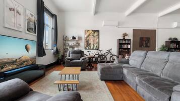 Smart TV, ping pong, books, music library