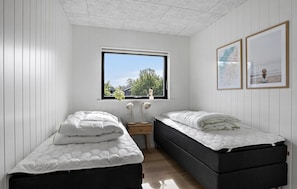 5 bedrooms, travel cot, free WiFi