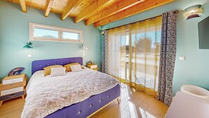 A bedroom with a bed, wooden ceiling beams, a window, and a sliding glass door. - Pet friendly home in Eyraud-Crempse-Maurens (Eyraud-Crempse-Maurens)