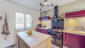 Réfrigérateur, plaque de cuisson, lave-vaisselle