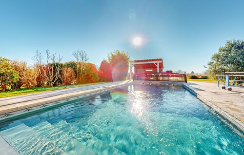 Stunning home in Eyraud-Crempse-Maurens