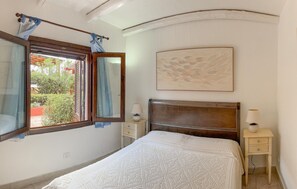 2 bedrooms, travel cot, free WiFi