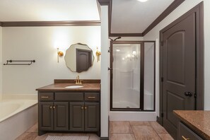 Boblebad, hårføner, håndklær og såpe