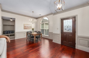 Interior - Designed and Furnished 4Bed 2Bath Home w/Garage, Sunroom safe neighborhood (Jackson)