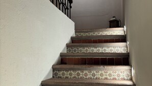 A staircase with patterned tiles and a metal railing, leading to a wall with a logo and the text "ALEJA HOTEL". - HOTEL ALEIA. Centro (Taxco)