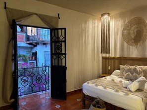 Comfort Double Room, Balcony, City View - HOTEL ALEIA. Centro (Taxco)