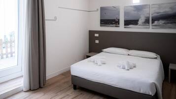 Familie appartement, Meerdere bedden, keuken, uitzicht op de stad | 1 slaapkamer, een bureau, een laptopwerkplek, gratis wifi