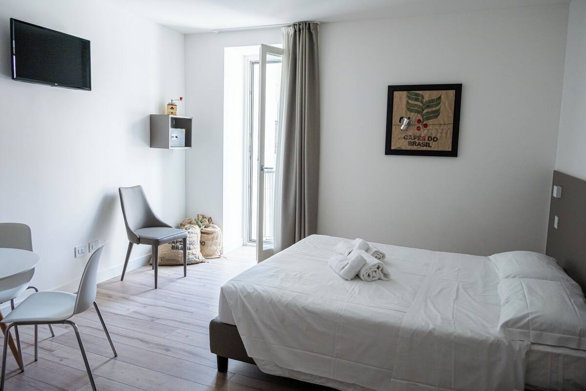Standard Studio, 1 King Bed, Kitchen, City View | 1 bedroom, desk, laptop workspace, free WiFi
