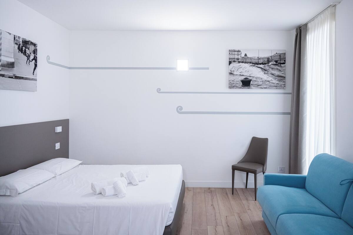 Familjestudio - 1 kingsize-säng med bäddsoffa - kök - utsikt mot staden | 1 sovrum, skrivbord, arbetsyta för laptop och gratis wi-fi