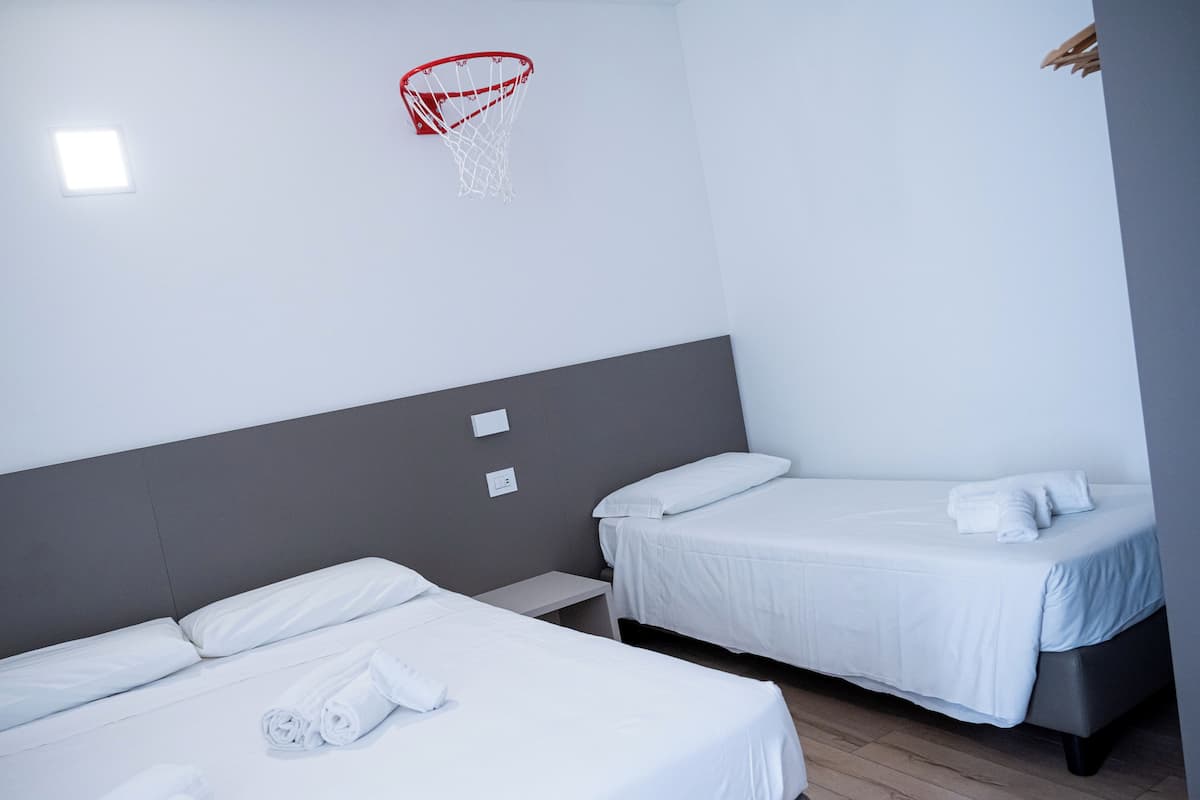 Standard Studio, Multiple Beds, Kitchen, City View | Desk, laptop workspace, WiFi (free)