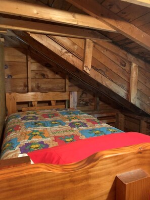 4 bedrooms, desk, iron/ironing board, WiFi