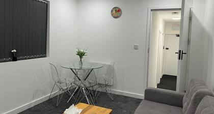 Luton Centrally Located Apartment v Close London Luton Airport