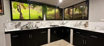 3-bedroom house in superb Quepos with AC, WiFi. Enjoy your stay