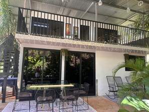 Outdoor dining - 3-bedroom house in superb Quepos with AC, WiFi. Enjoy your stay (Quepos)