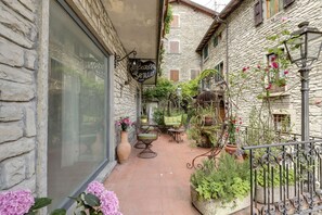 Exterior detail - MyExclusiveItaly - Entire Hilltop Villa with Private Pool (Palazzuolo Sul Senio)