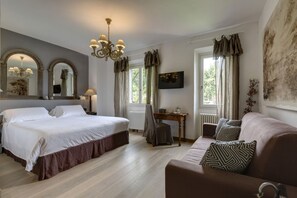 7 chambres, fer et planche à repasser, Wi-Fi, draps fournis
