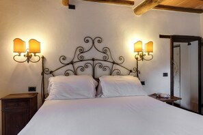 7 bedrooms, iron/ironing board, WiFi, bed sheets