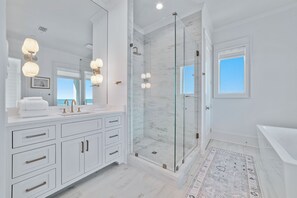 Dusche, Haartrockner, Handtücher