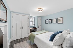 4 bedrooms, desk, iron/ironing board, free WiFi