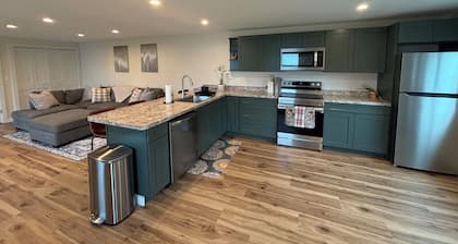 Charming 1-bedroom apartment with AC, WiFi in West Burke