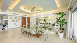 Deluxe Condo, Balcony, Beach View | Living area