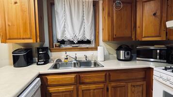 冰箱、微波炉、烤箱、炉灶