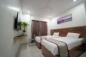 Deluxe Single Room, 1 King Bed | Premium bedding, down comforters, Tempur-Pedic beds, desk - Imperial Suites Inn (Hyderabad)