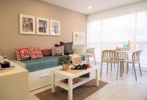 Bright & stylish studio apartment near Unicentro