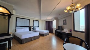Chambre familiale | Minibar contenant certains articles gratuits, rideaux d’obscurcissement