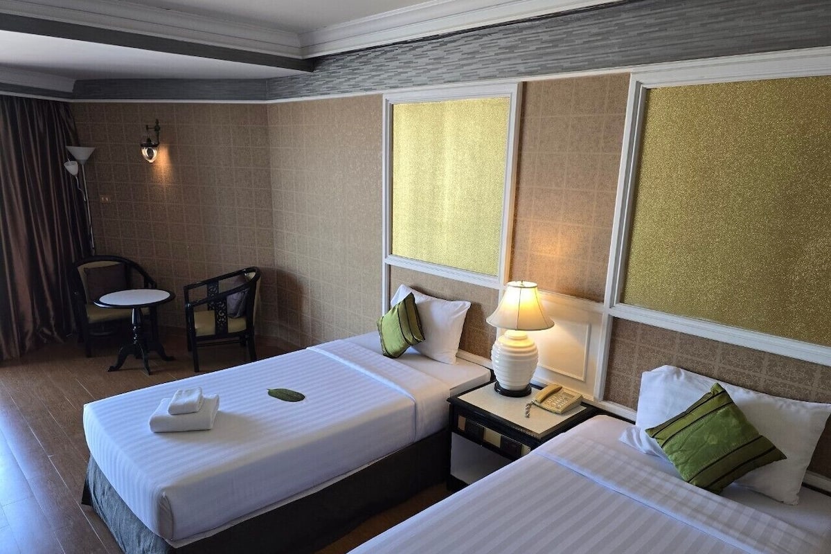Deluxe Double or Twin Room, 1 Bedroom, City View | Free minibar items, blackout drapes, rollaway beds, free WiFi