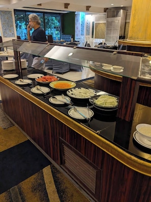 朝食ビュッフェ