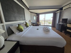 Deluxe Double or Twin Room, 1 Bedroom, City View | Living area | 32-inch LCD TV with cable channels, first-run movies