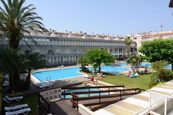 Pool - Apartment in Costa Brava Near Sandy Beach (Torroella de Montgrí)