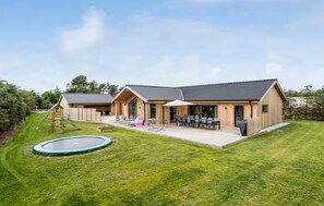 Exterior - Amazing home in Sæby with sauna (Sæby)