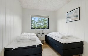 5 bedrooms, travel crib, free WiFi