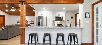 MTNSIDE Cabin with VIEWS by LYNX LAKE 20 min to TOWN