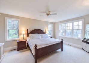 6 habitaciones, tabla de planchar con plancha, wifi y ropa de cama 