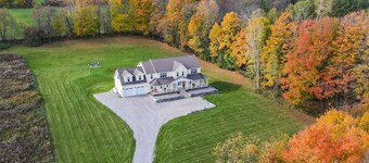 cottage style home with the immunities near to city and nature