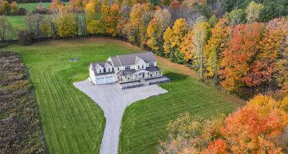 cottage style home with the immunities near to city and nature