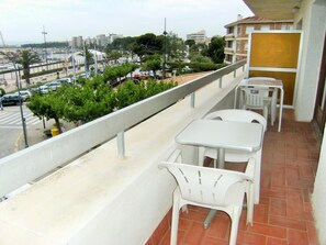 Apartment | Outdoor dining