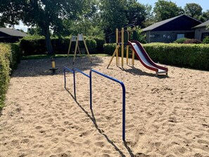 House | Garden - Cozy Holiday Home for Four Guests (Sint Maartensvlotbrug)