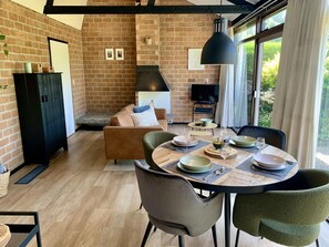 House | Dining - Cozy Holiday Home for Four Guests (Sint Maartensvlotbrug)