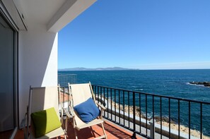 Apartment | Exterior - Apartment for Four People With Parking (L'Escala)