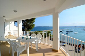 Apartment | Outdoor dining